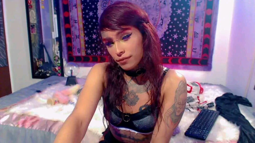 ErotickBellaTrix_