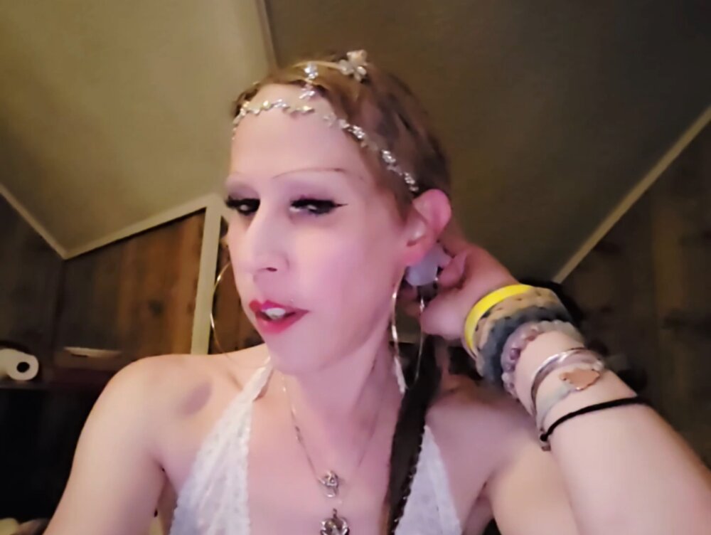 Live sex webcam photo for AngelMagick #292819557