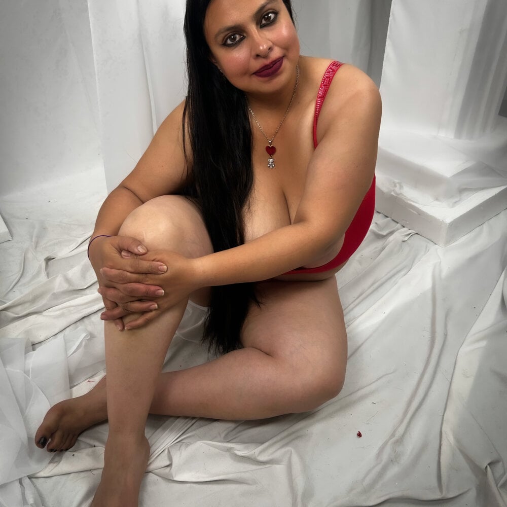 Dominique_Montenegro's Offline XXX Chat