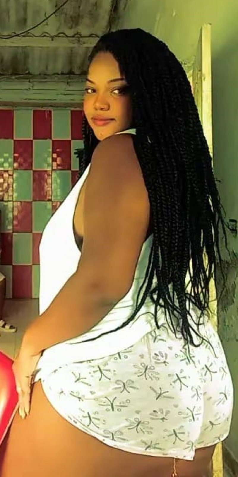 BrunetteExplosive