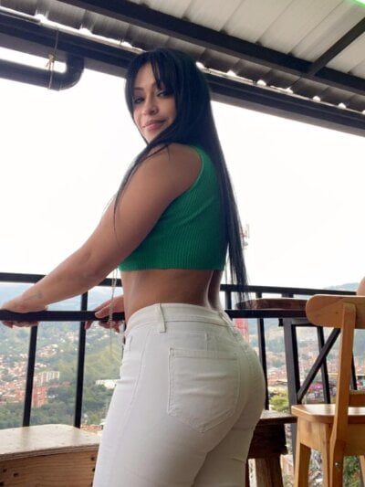 Sophia_bennett Female Curvymixed Strip Webcam