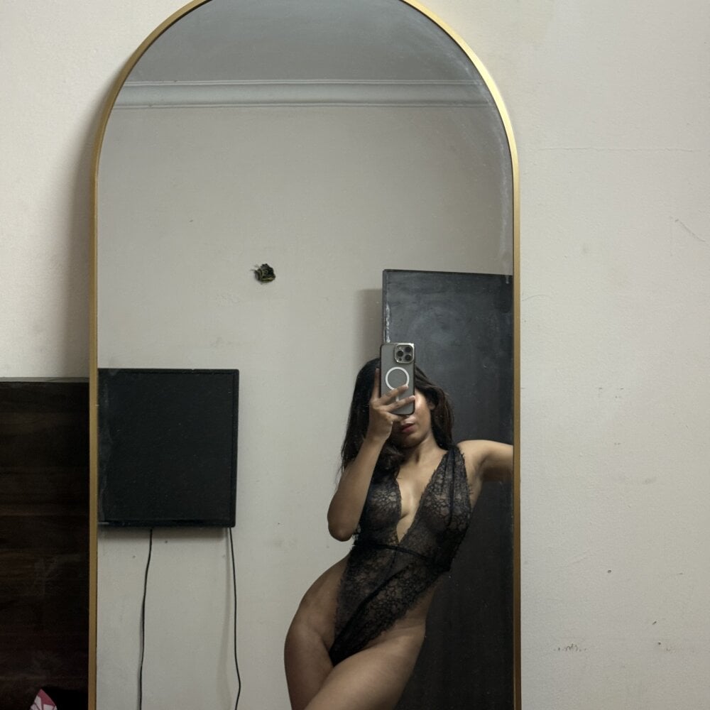 Watch Kinky_Jasmine live on cam on StripChat