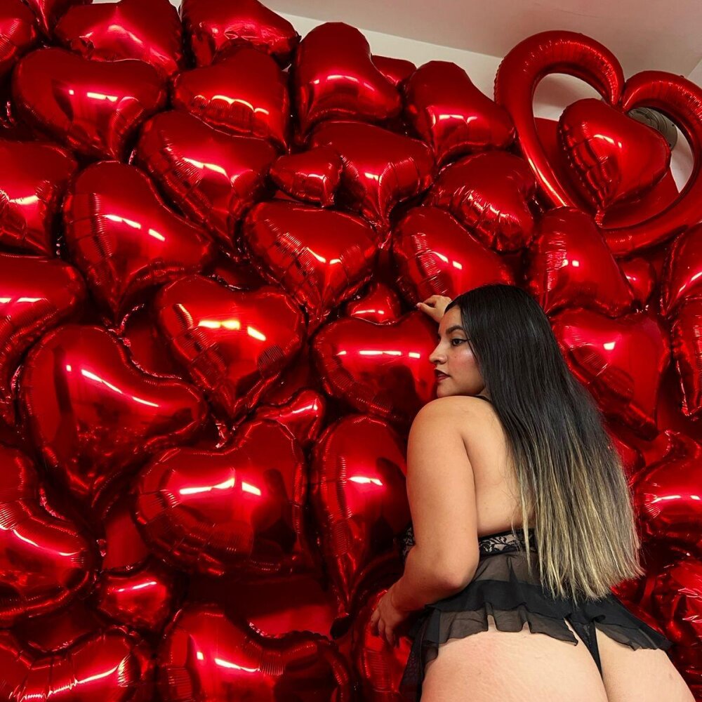 Live sex webcam photo for Arianna_bigboobs_ #289998842