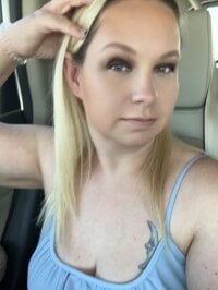 peachesnkreame82's Offline Chat Room