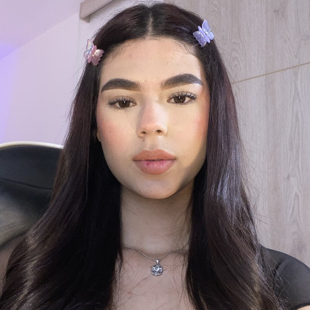 ZairaEonn Offline XXX chat