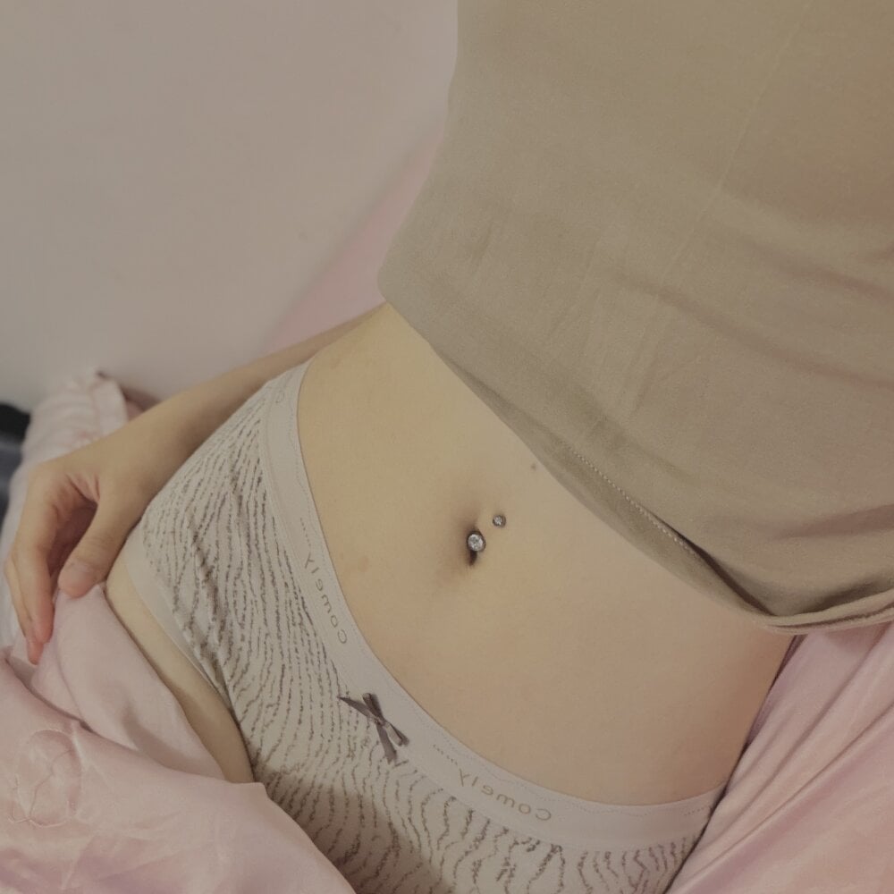 sexcityguide.com mimichannn99 livesex profile in over-the-moon cams