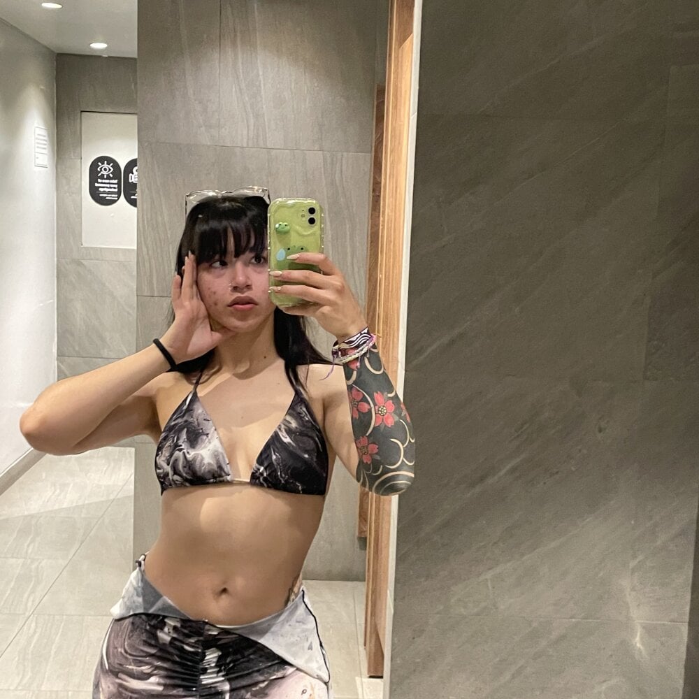 sexcityguide.com lucysosweet livesex profile in where-we-would-be-happy cams