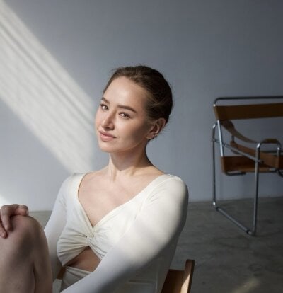 Dainty_woman
