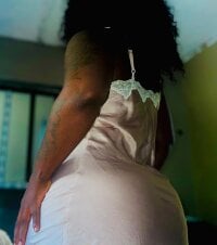Thick-Ebony10's Offline XXX Chat