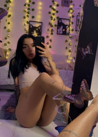 Molly_moon1 on StripChat