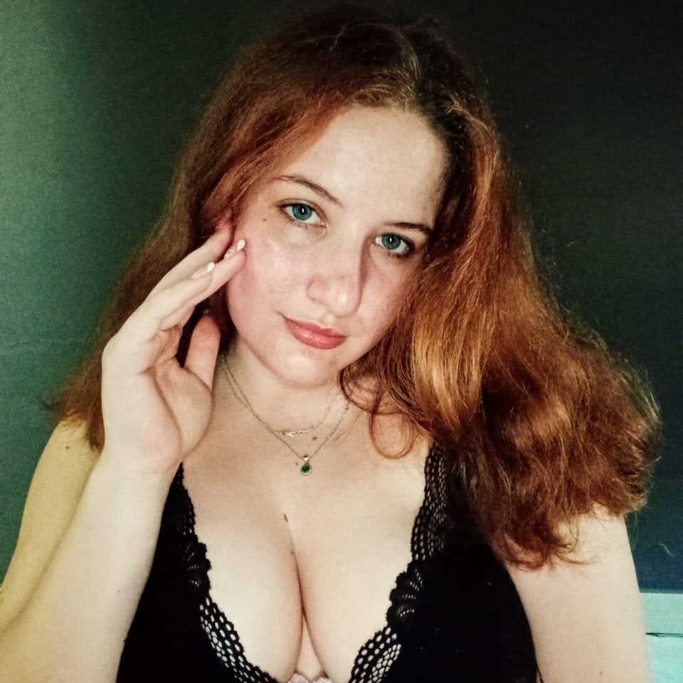 watchgirlcam.com glowing_floraxx livesex profile in blue-eyes cams