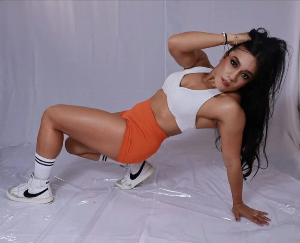 kendall_vegaa from stripchat