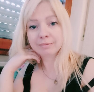 Lauri_scherri on StripChat