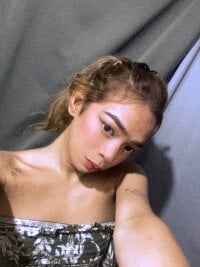 urlovelyladyXx's webcam live show