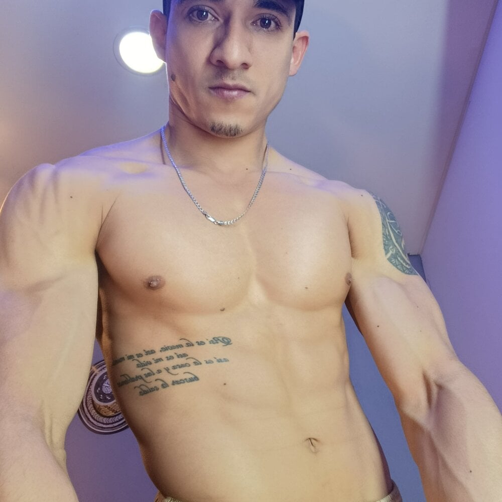 jhonny_thes28 from stripchat