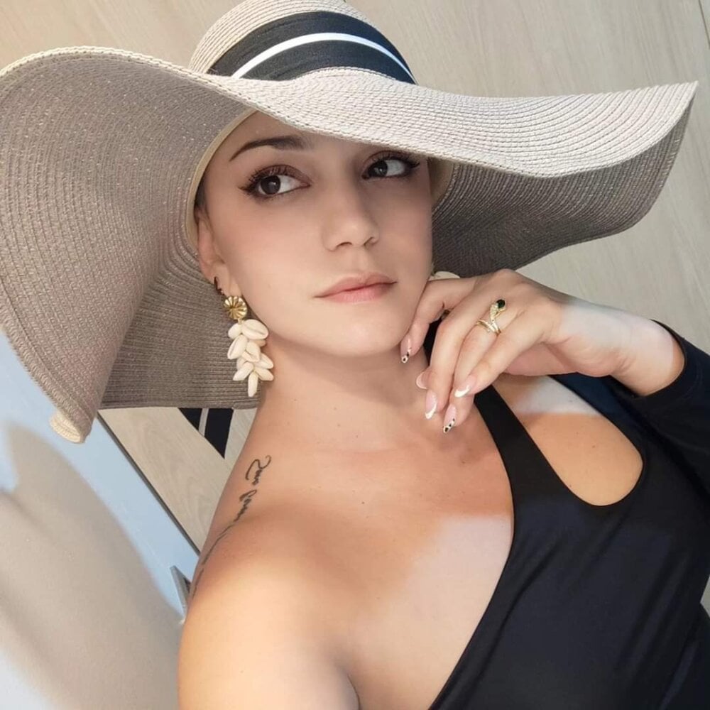 sweet_bianca1 from stripchat