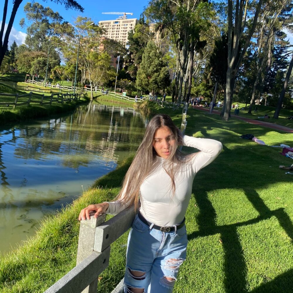 Live sex webcam photo for Ari_Gonzalez #289863443