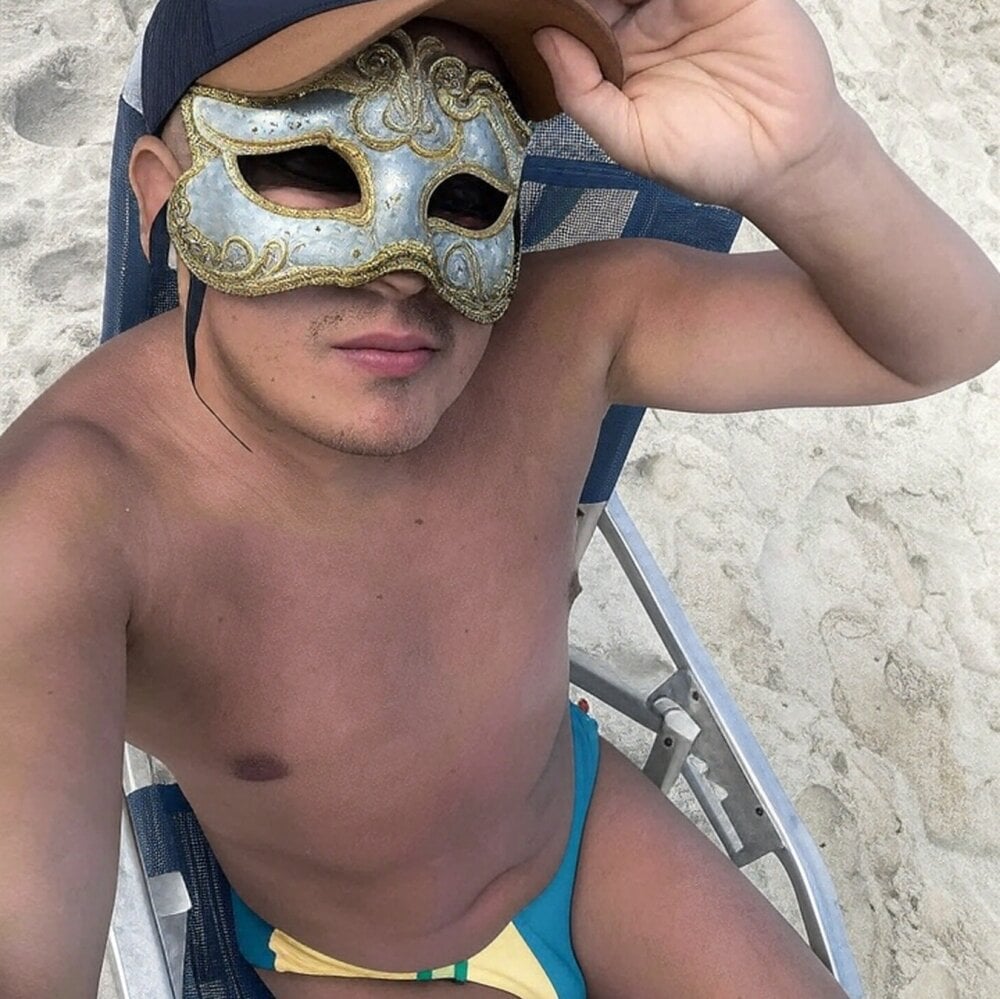 gusta_bi from stripchat