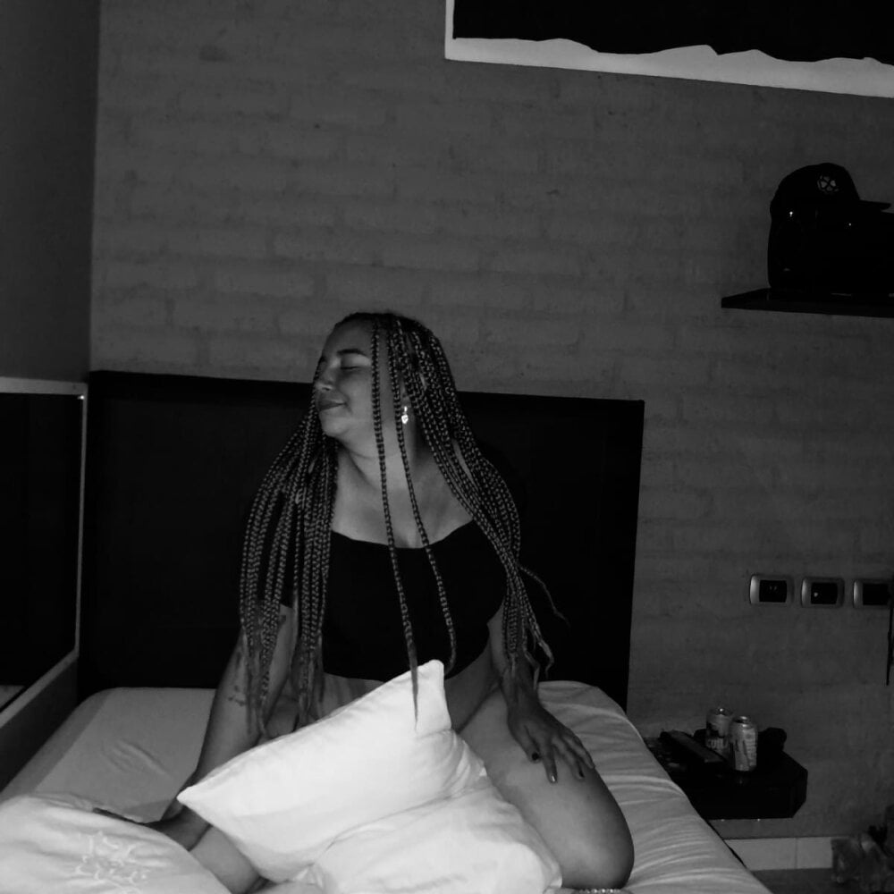 sexlivecamsites.com miia_wilson livesex profile in bisexual cams