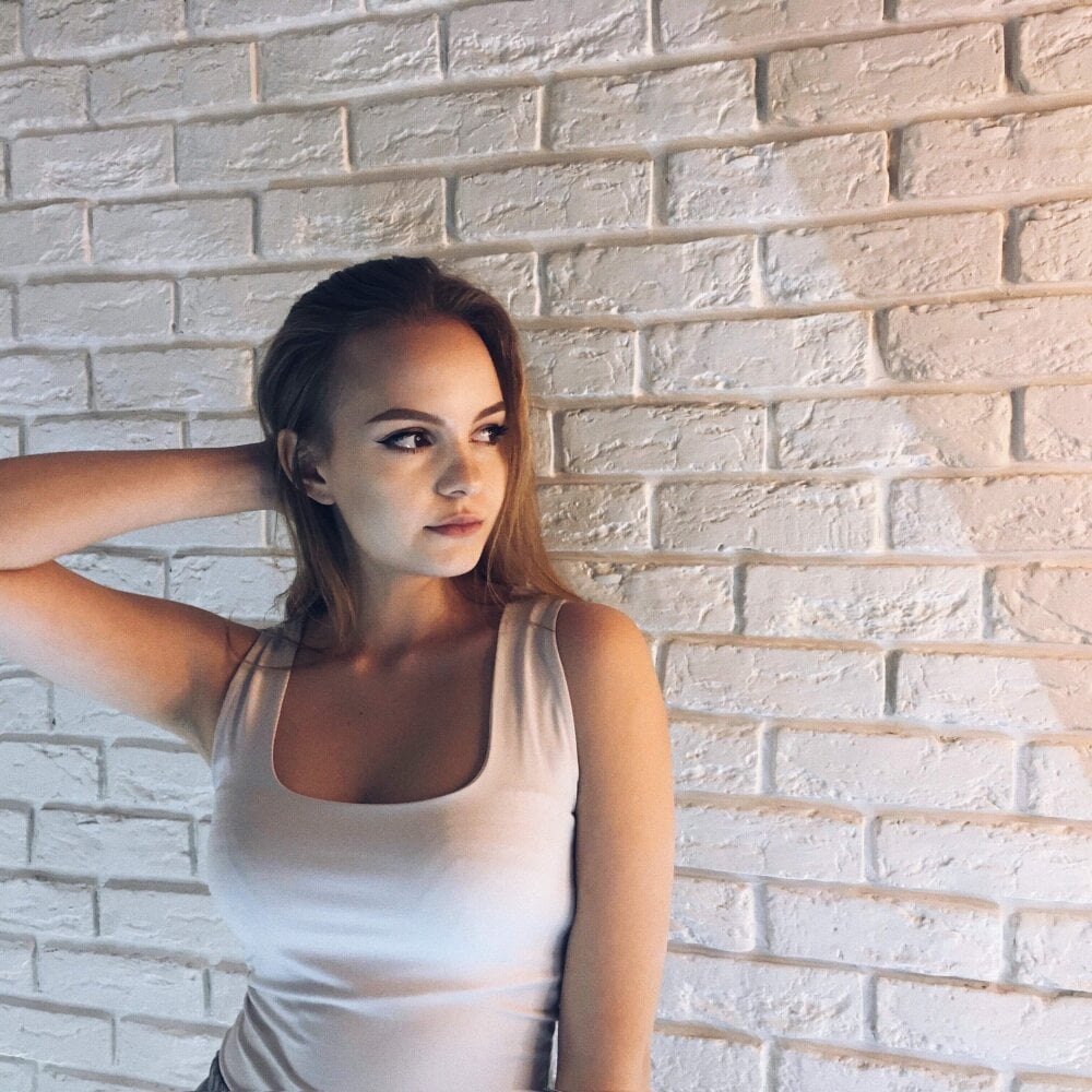 EleonoreRoux's Offline Chat Room