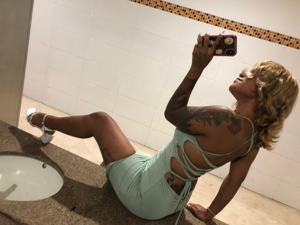 raycatt1_ from stripchat