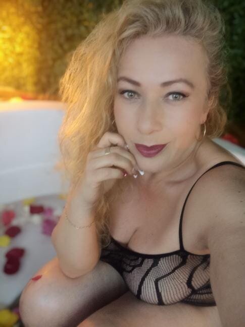 SofiaCurvy_