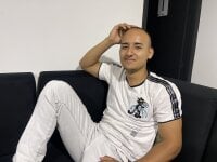 big_pinkyy's Offline Chat Room