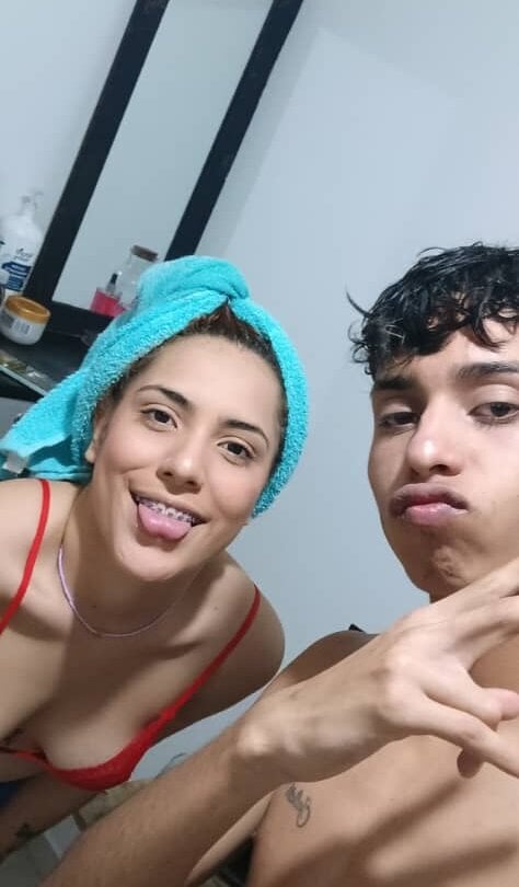 couple_explosive18 from stripchat
