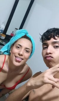 Couple_explosive18's webcam live show