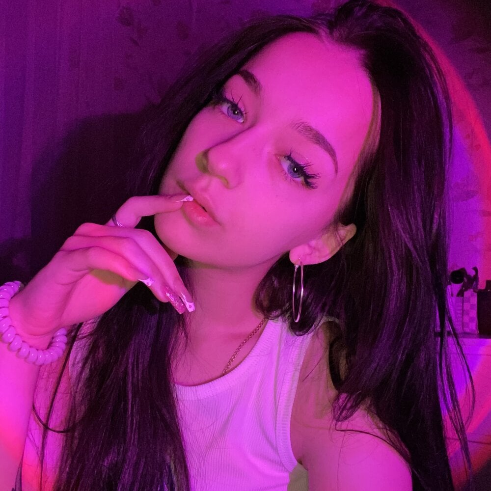 cheapadultsexcams.com playful_pantherr livesex profile in bisexual cams