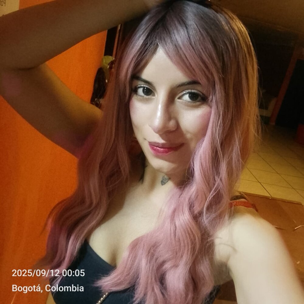 ayelahornycm101's Offline XXX Chat