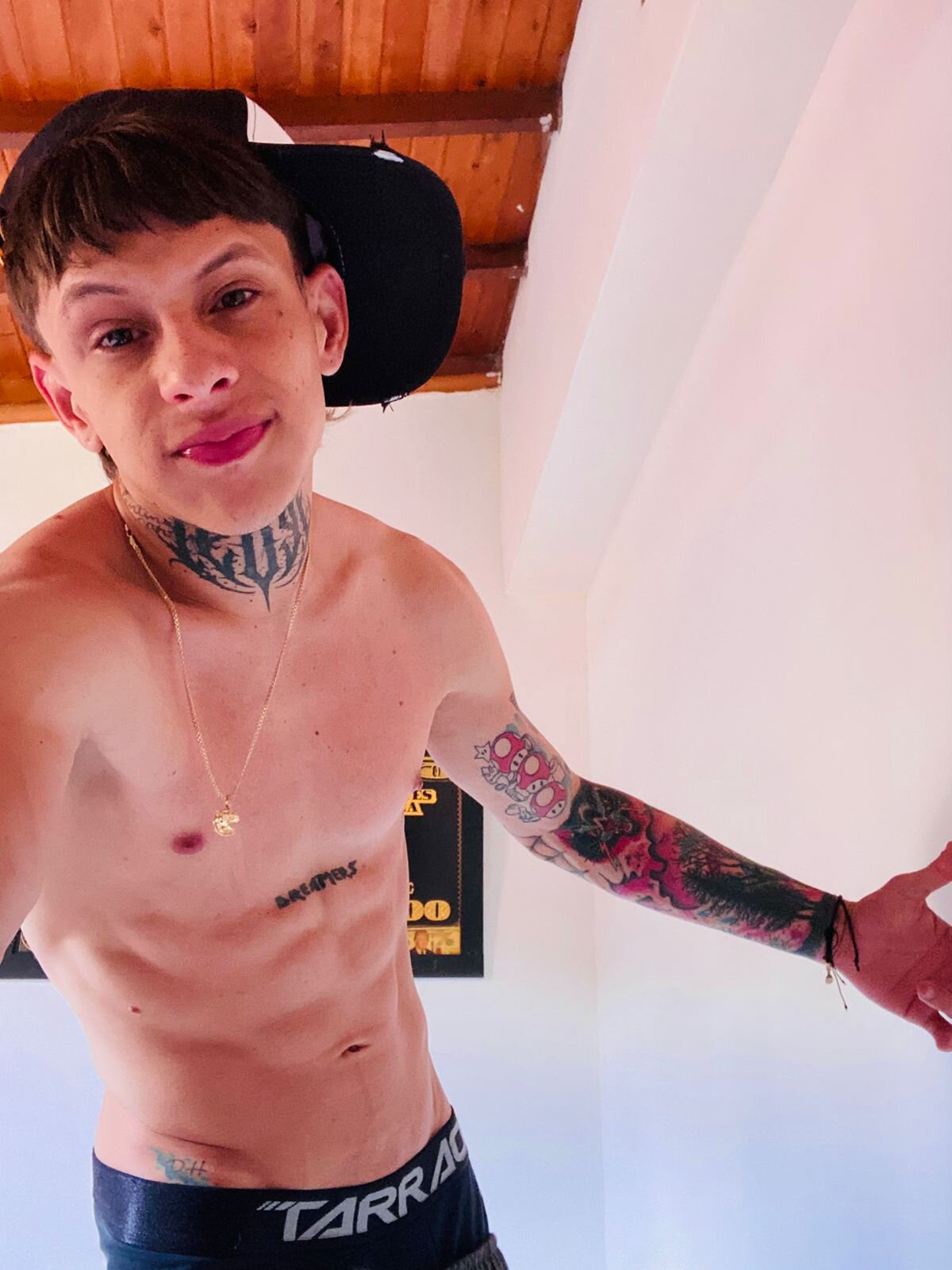 thebabyhot_