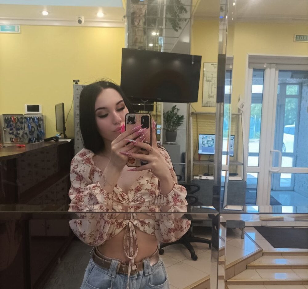 Kitty_Miaaa's Offline XXX Chat