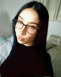lolitaprada's Offline Chat Room