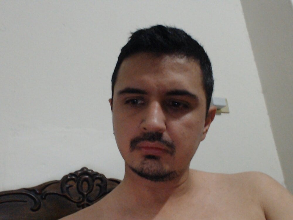 ruizuk from stripchat