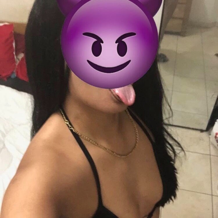 thalia_drake06 from stripchat