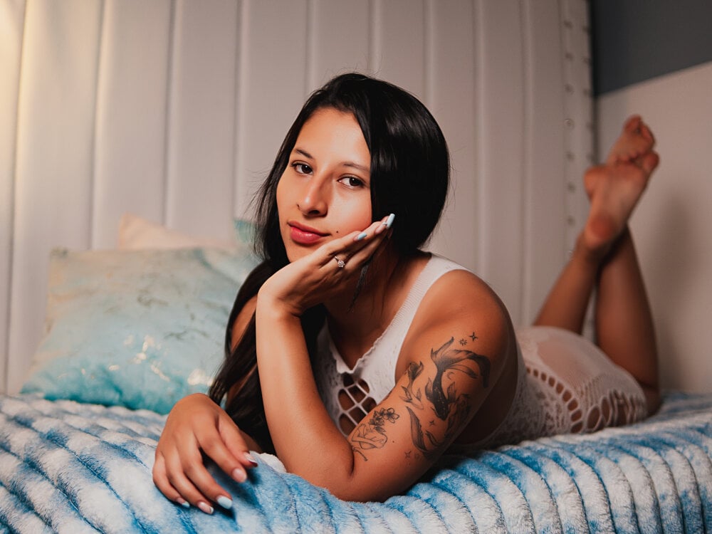 sexcams-joy.com sofi_collins1 livesex profile in latino cams