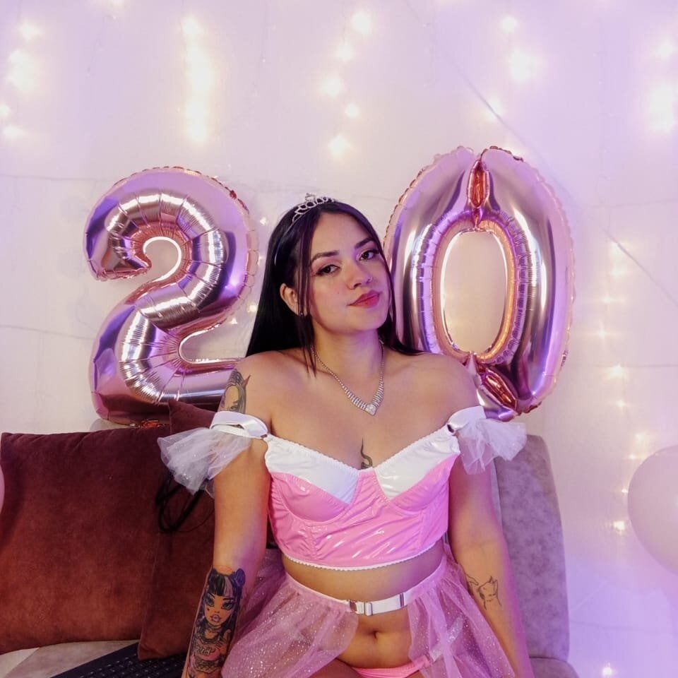 Melanyxx_cosmic profile