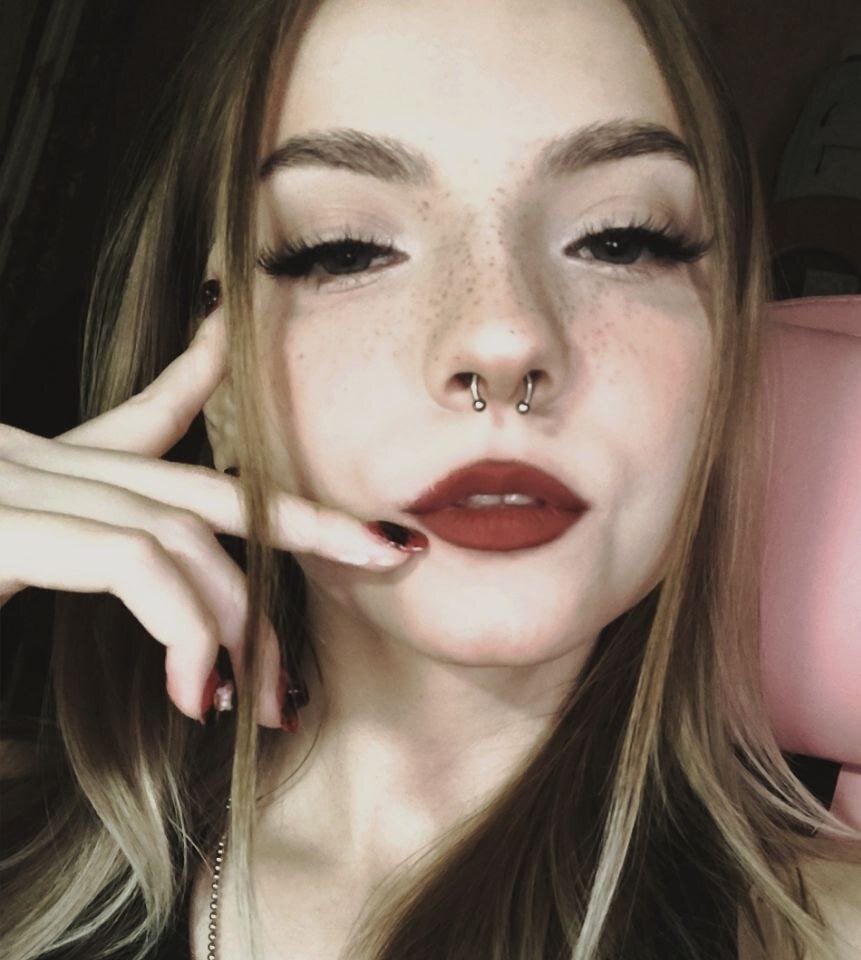 amateursex-livecam.com golden_dawn livesex profile in where-the-blondes-live cams