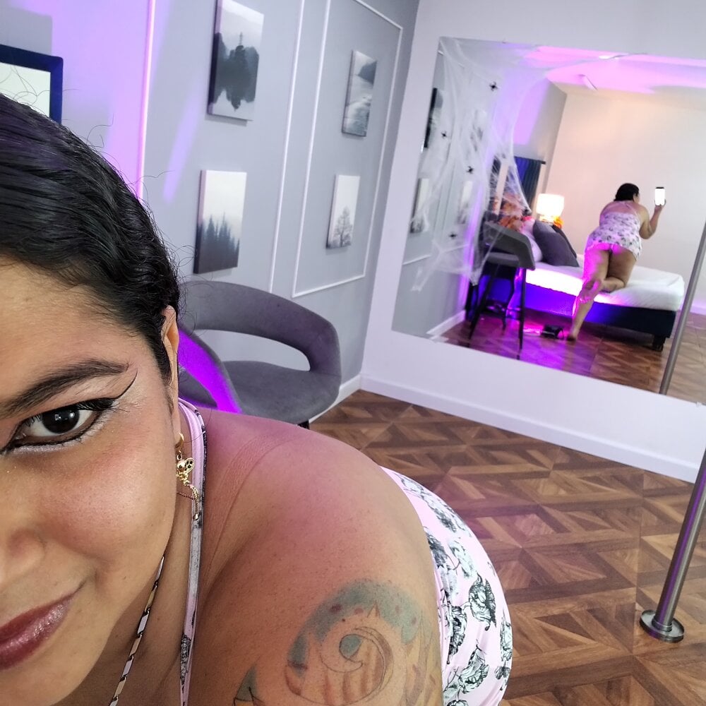 sexcityguide.com ninelcita livesex profile in caucasian cams