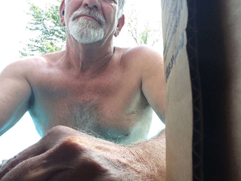 gotaflyswatter from stripchat