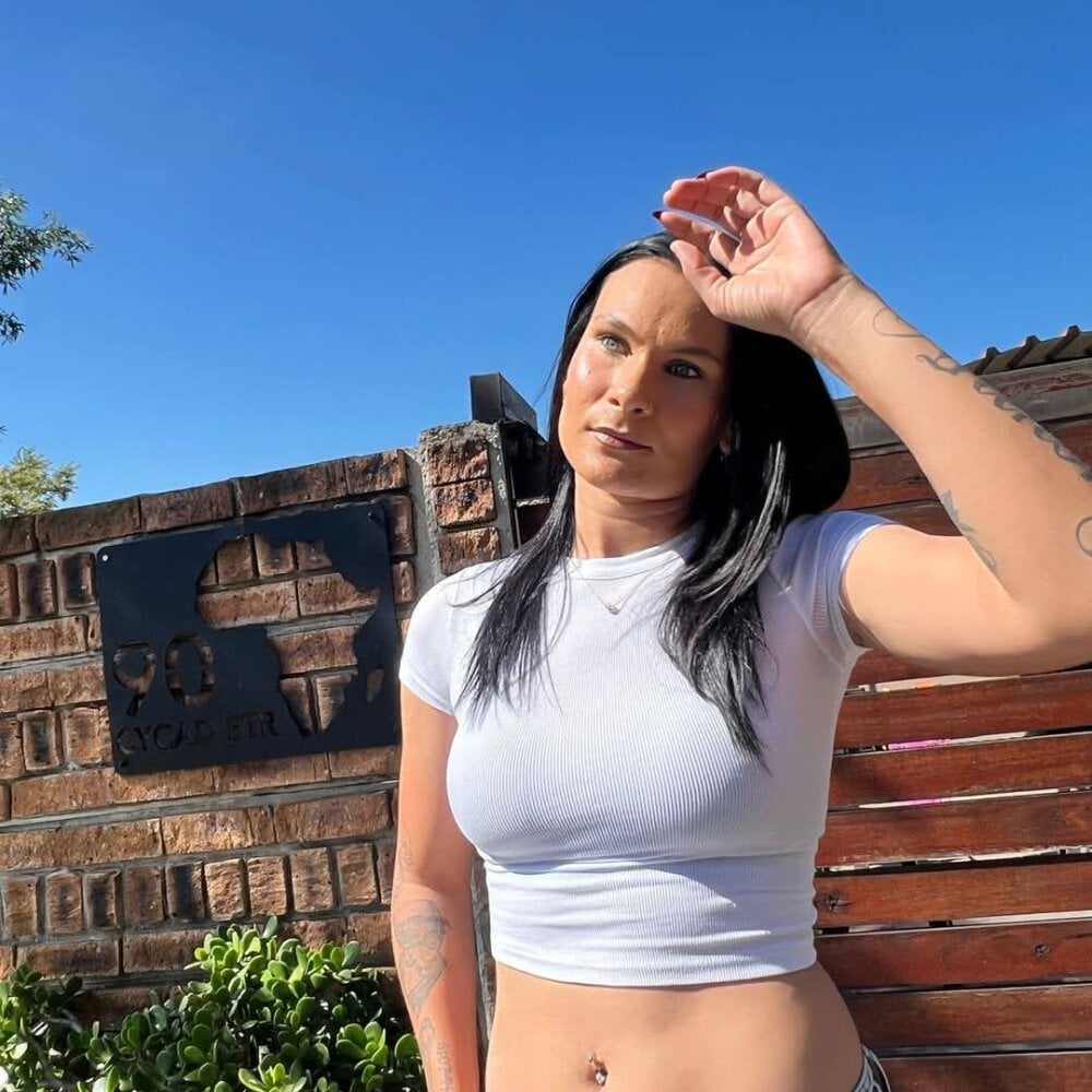 stripchat elitepiper webcam profile pic via myliveeroticcams.com