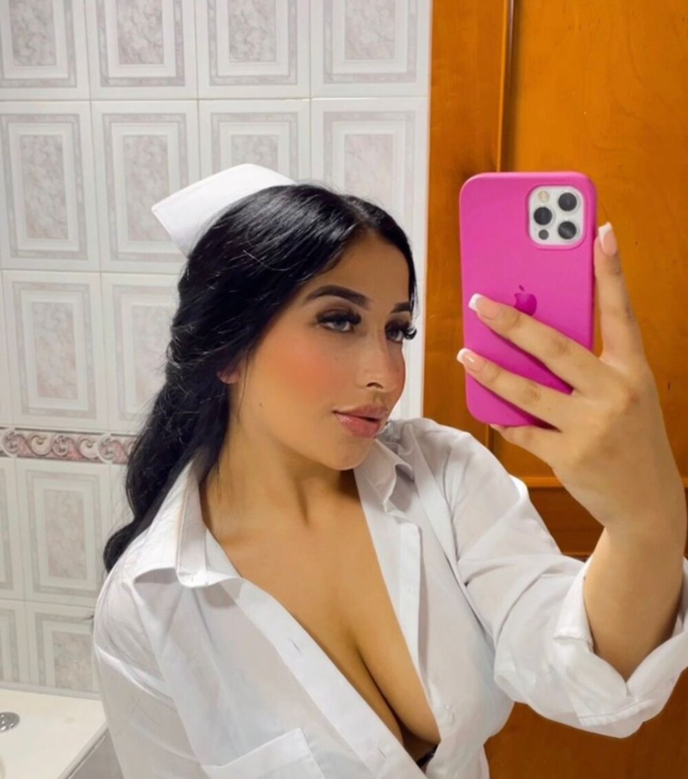 hellensantana_'s Offline XXX Chat