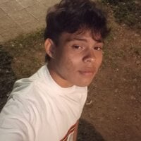 Yogurth_18's webcam live show