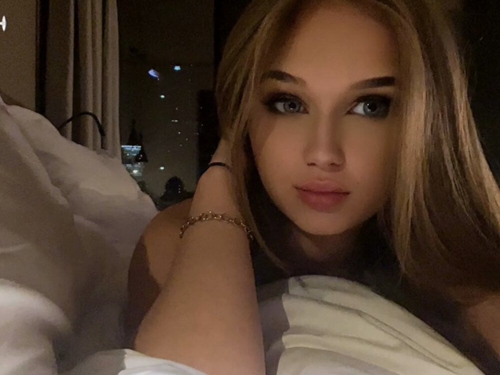 livesex.fan hannah-2007 livesex profile in blond-hair cams