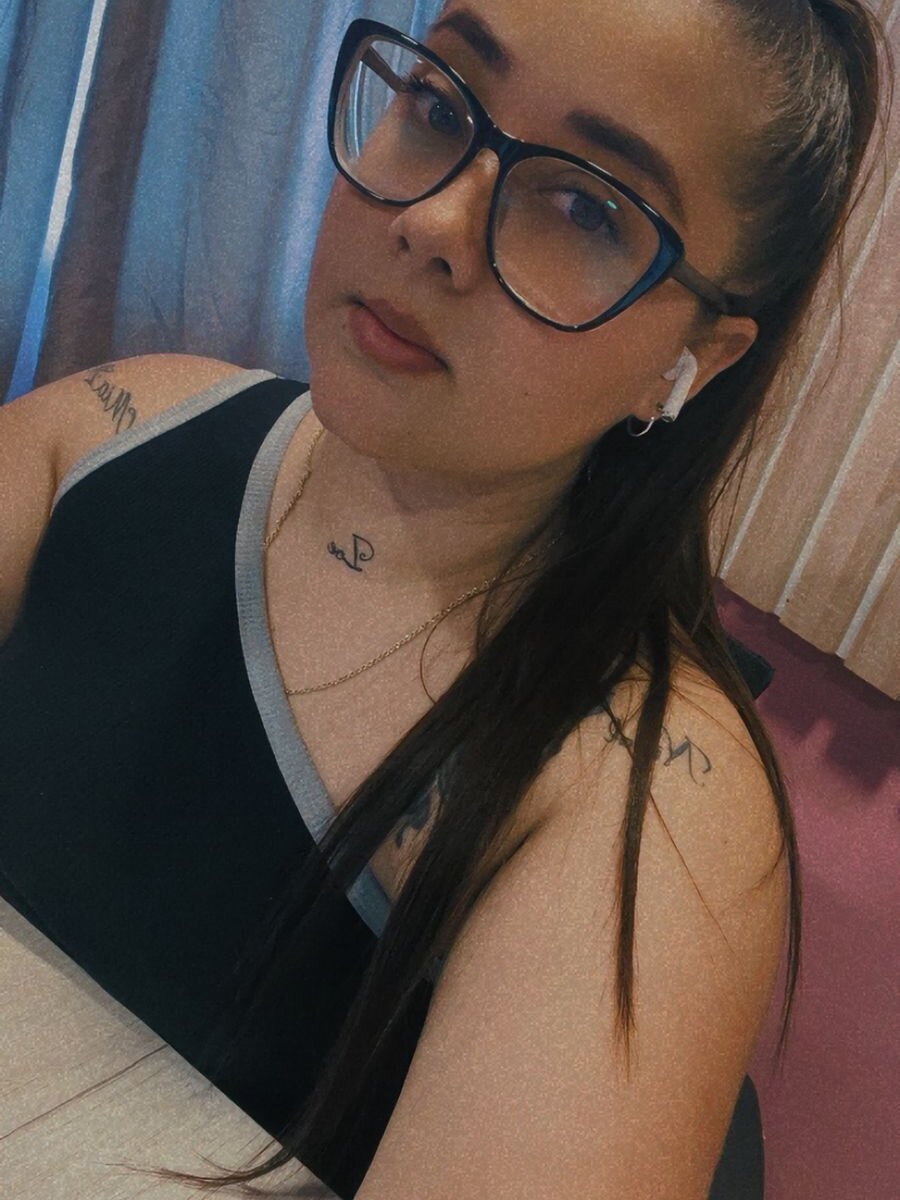 stripchat terra_musee webcam profile pic via sleekcams.com