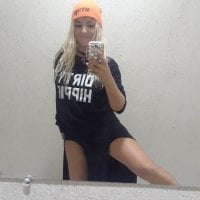 Porn_Angel's Offline Chat Room