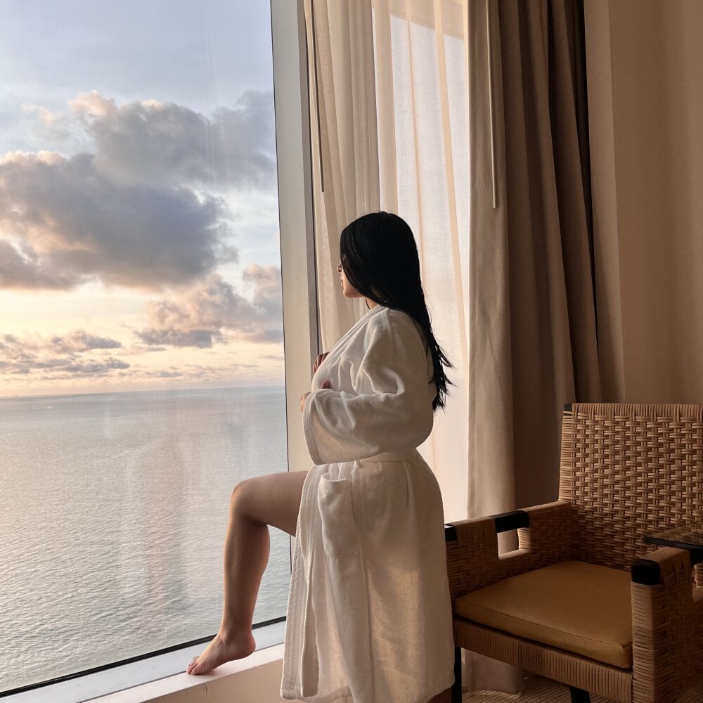 livestrip-joy.com morenaqueen_ livesex profile in i-am-from-europe cams