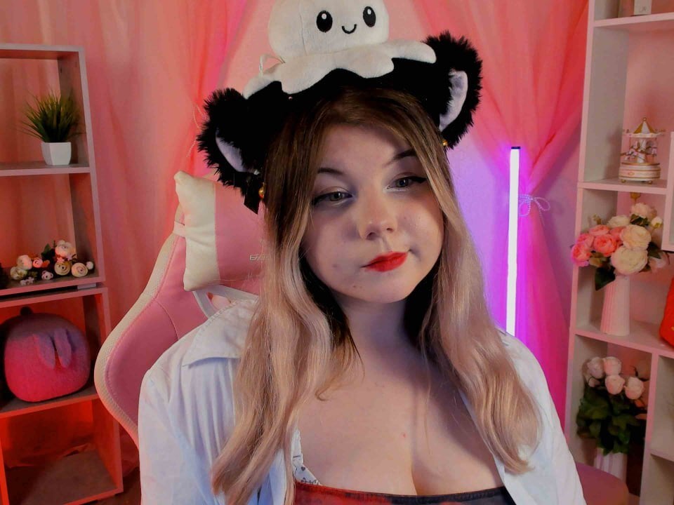 iluvcams.com amelianova livesex profile in curvy cams