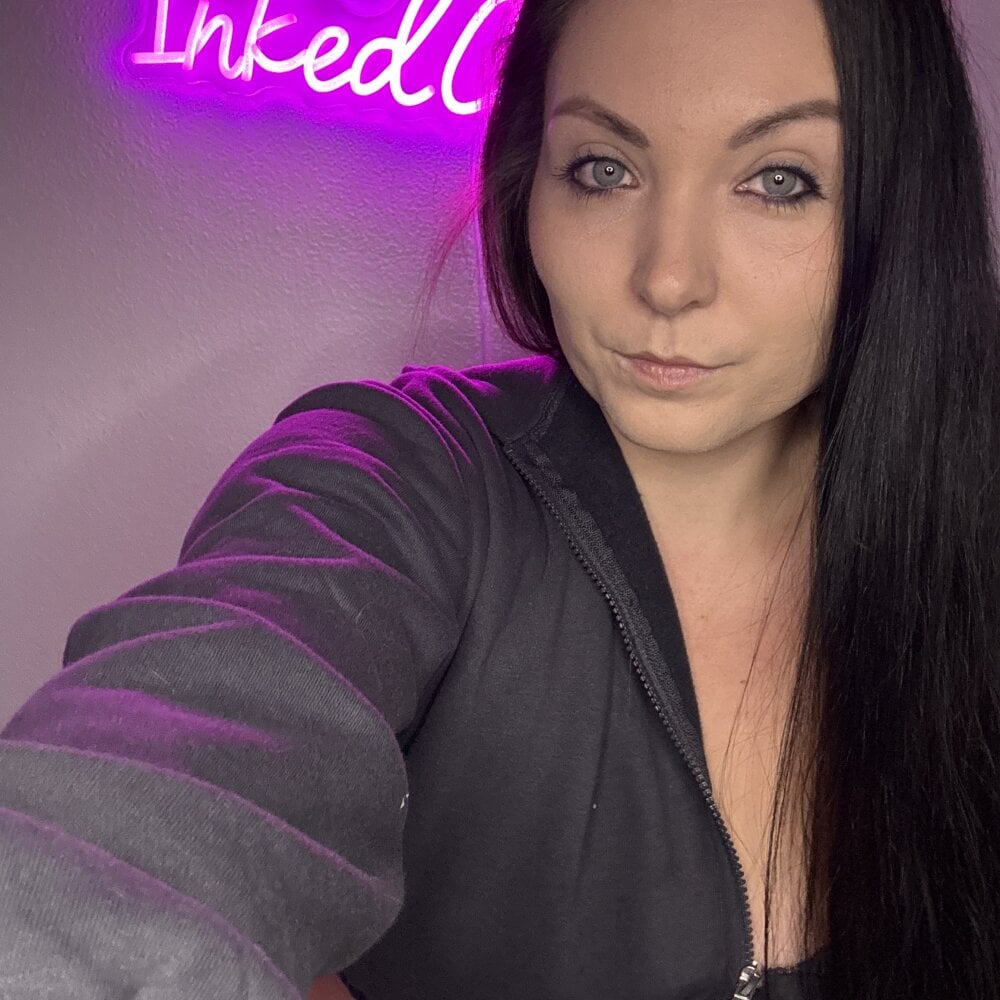 sexcityguide.com inkedcurly_l livesex profile in online-05-am-9am-gmt2-and-10am-14pmgmt2-time-in-amsterdam cams